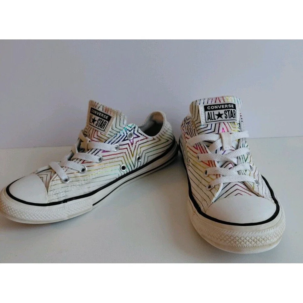 Converse All Star Junior Girls Size 2.5 Low Top White/Mulitcolor Stars